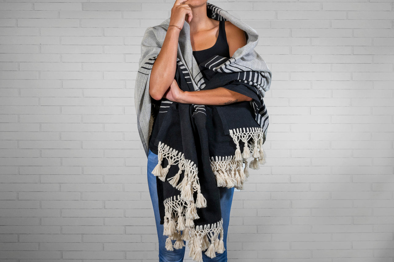 Mexican Handloomed Blanket - Black & White