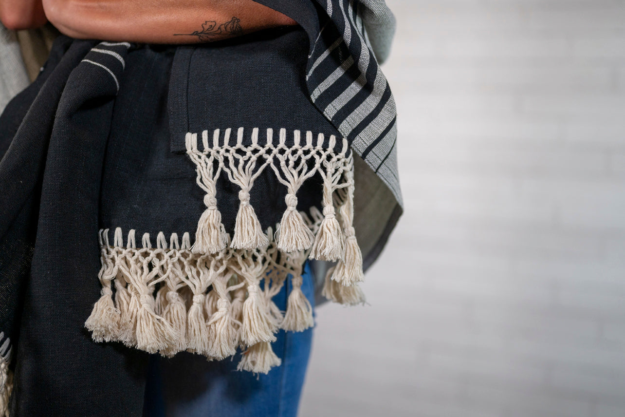 Mexican Handloomed Blanket - Black & White